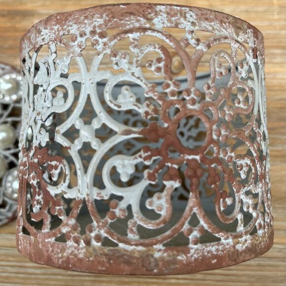 Vintage, metal container with decorated w/pearls & sparkles Lis, 3.4x4.25 in - Picture 4 of 8